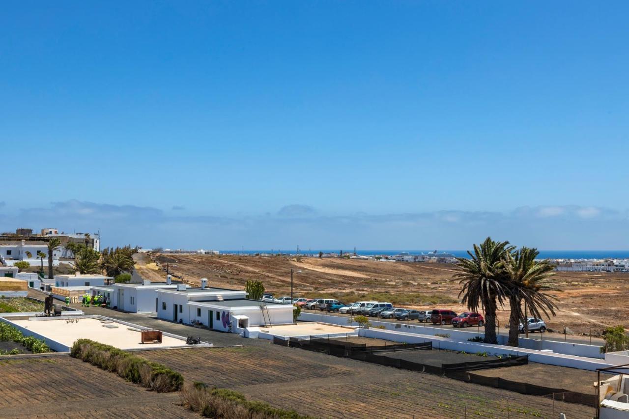 E Ensuite Vacation Apartment Lanzarote Аресифе Екстериор снимка