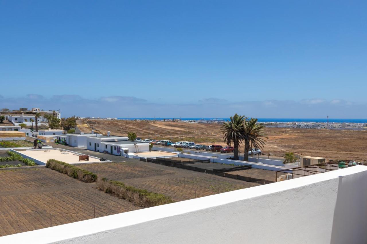 E Ensuite Vacation Apartment Lanzarote Аресифе Екстериор снимка